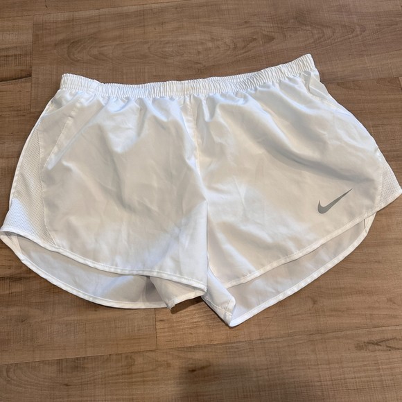 Nike Pants - Nike Women's White Athletic Shorts Size Medium Lined